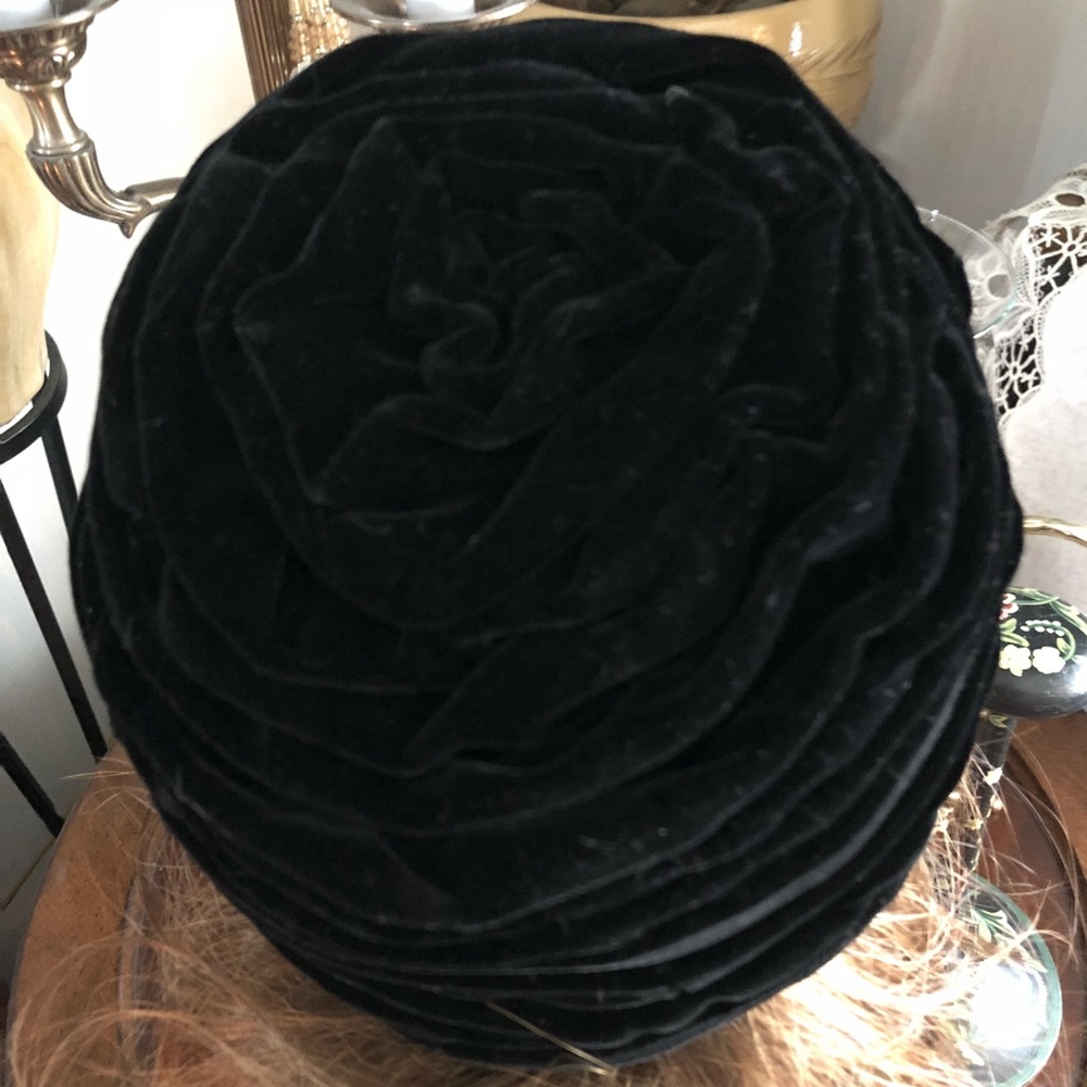 Vintage Black Velvet Molded Hat - Picture 4 of 6